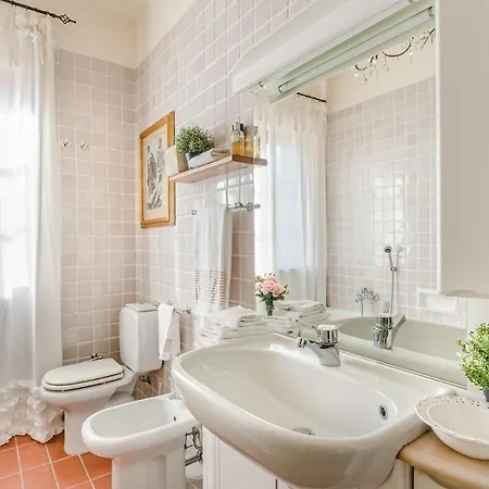 Villa Alberta, Panoramic 4 Bedrooms With Private Pool In Close To Town Centre