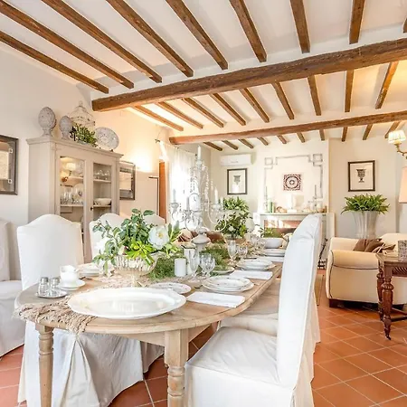 Villa Alberta, Panoramic 4 Bedrooms With Private Pool In Close To Town Centre