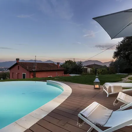 Alberta, Panoramic 4 Bedrooms With Private Pool In Close To Town Centre