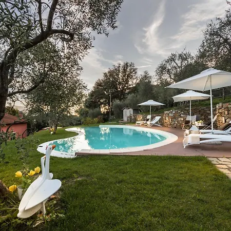 Alberta, Panoramic 4 Bedrooms With Private Pool In Close To Town Centre *